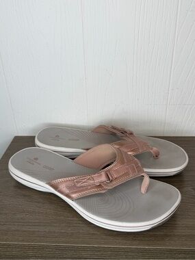 Cloudsteppers by Clarks Rose Gold Metallic Toe-Post Sandals 9